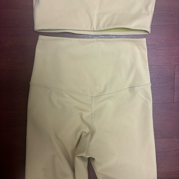 Girlfriend Collective Lime Workout Set - Picture 13 of 16